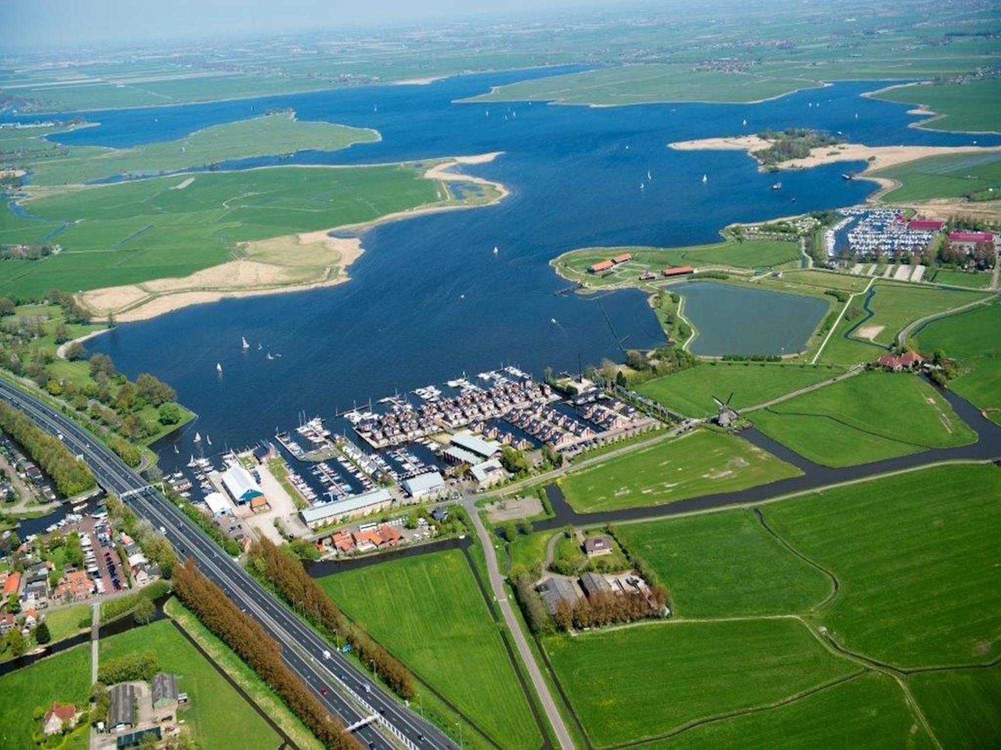 Lake-View Apartment Close To Amsterdam Uitgeest Esterno foto